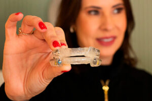 Leia mais sobre o artigo Ronco e Apneia do Sono: Tratamento Personalizado com Aparelho Intraoral e Polissonografia em Casa